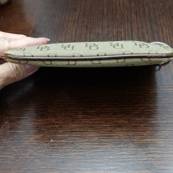 Dooney & Bourke logo canvas keychain change purse/wallet with zip top 4" x 6" - Picture 5 of 5